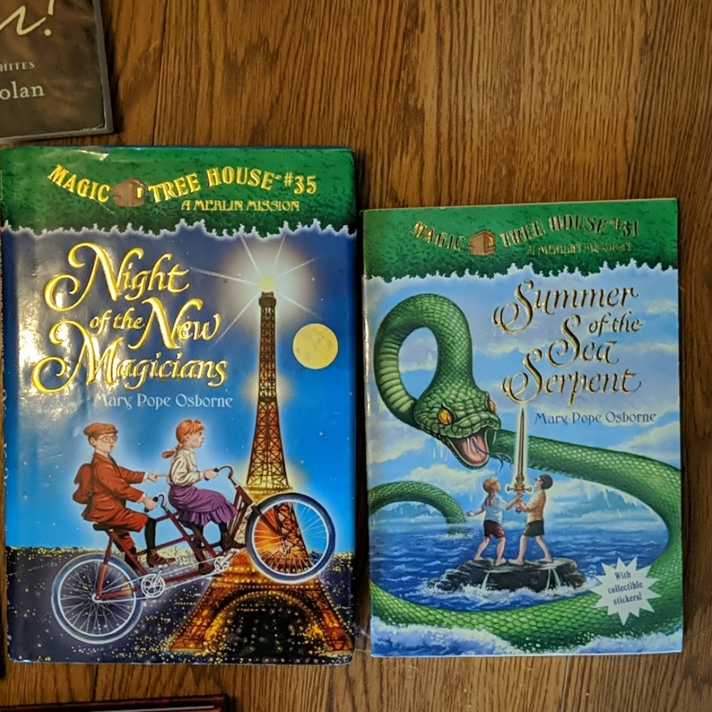 Books - Picture 3 of 4